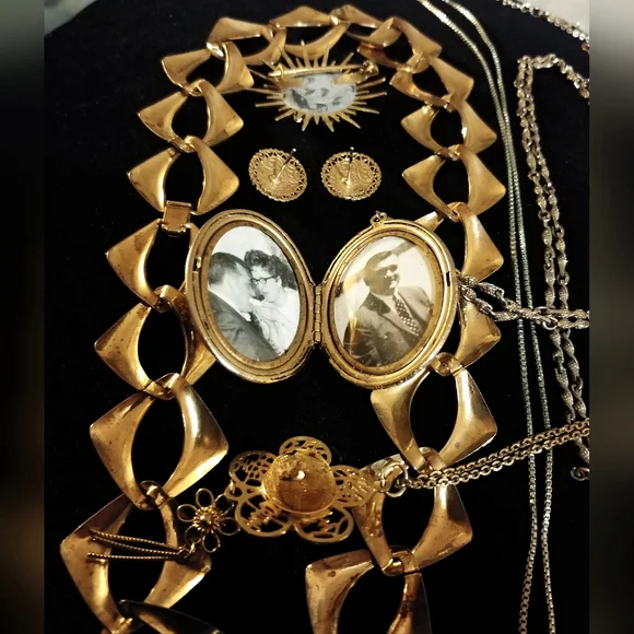 Vintage to Now Jewelry Lot Wear or Harvest Locket Necklaces Bracelets Pins - Picture 8 of 12